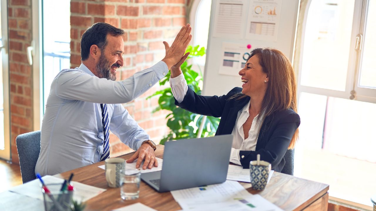 Férfi és nő egyetért