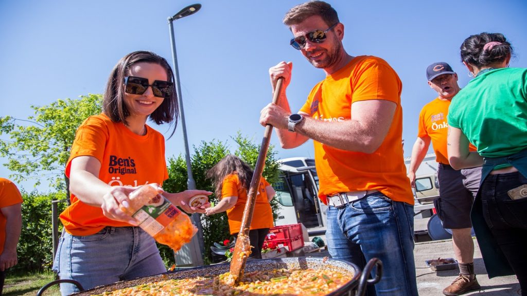 Dobó Ágival közösen főzött 120 önkéntes - 1000 rászoruló lakhatott jól (x)