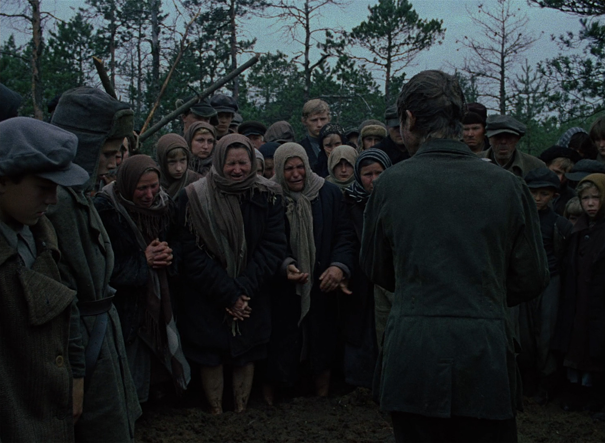 Arcok a Jöjj és lásd! című filmből