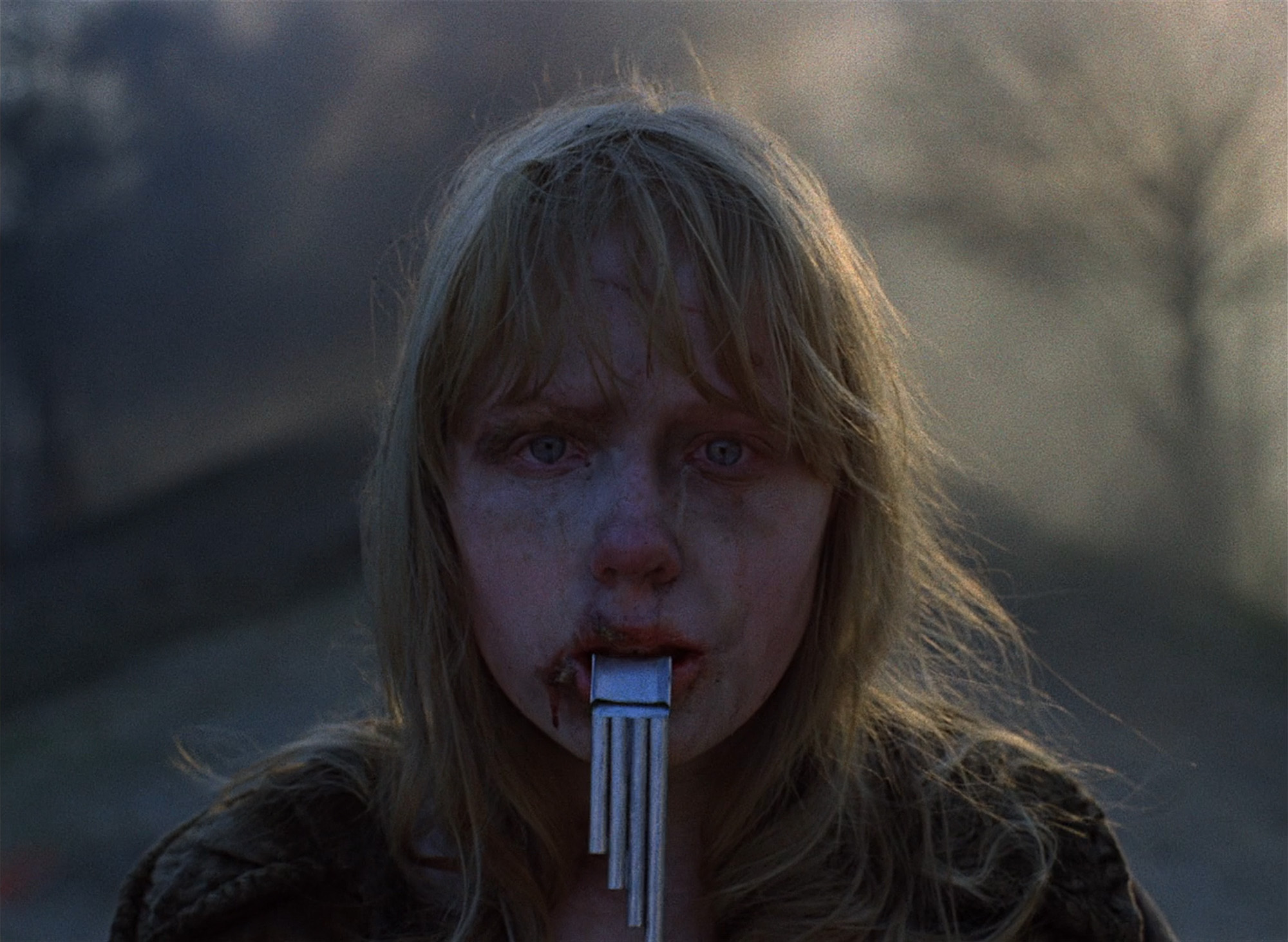 Arcok a Jöjj és lásd! című filmből