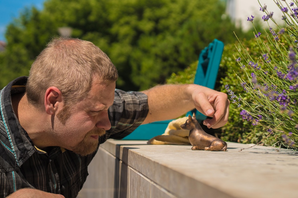 Egy újabb miniszobor gyöngyszemre lelhetünk az Allee közelében (x)