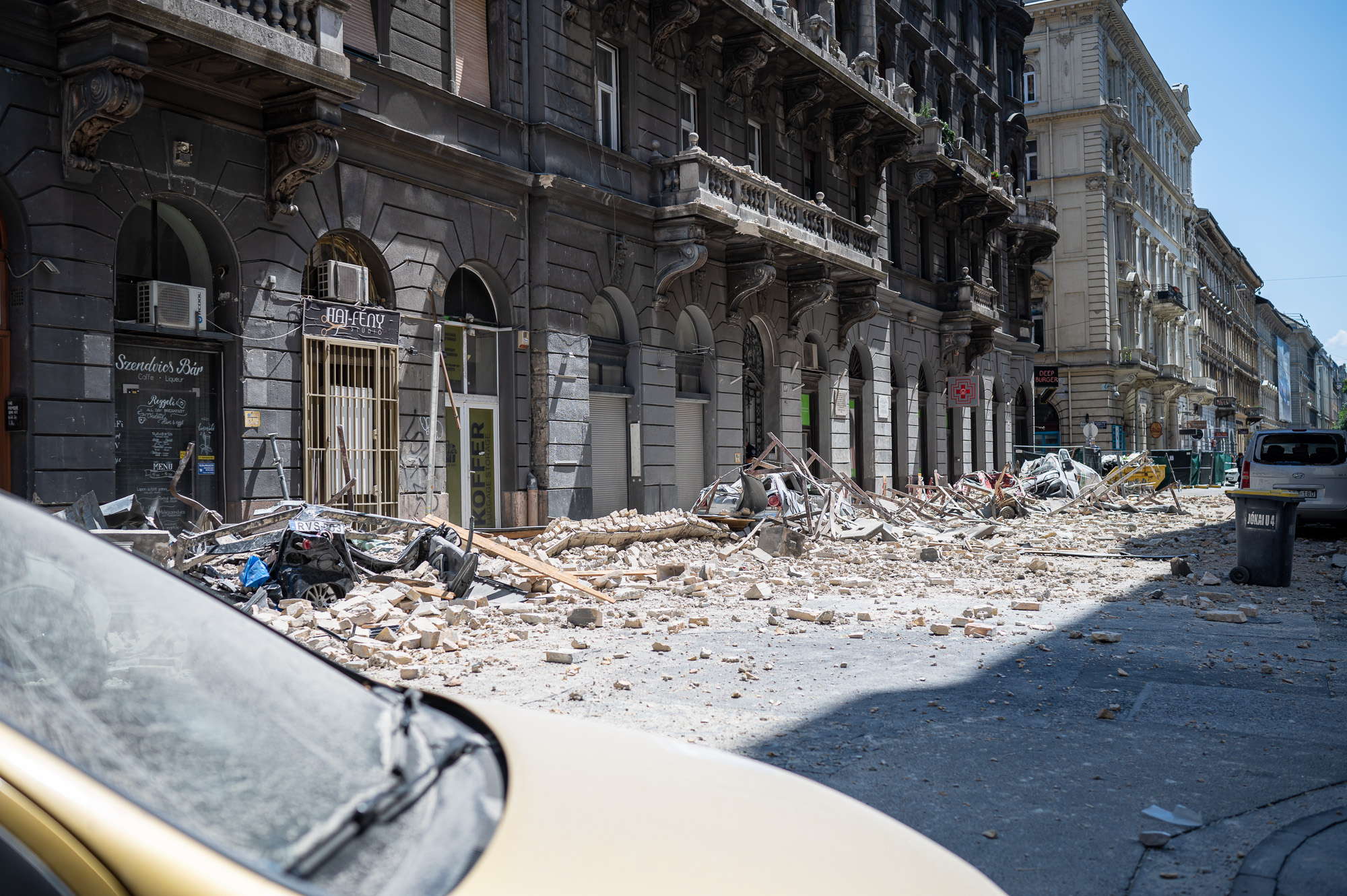 Leomlott tetőszerkezet az Ó utcában