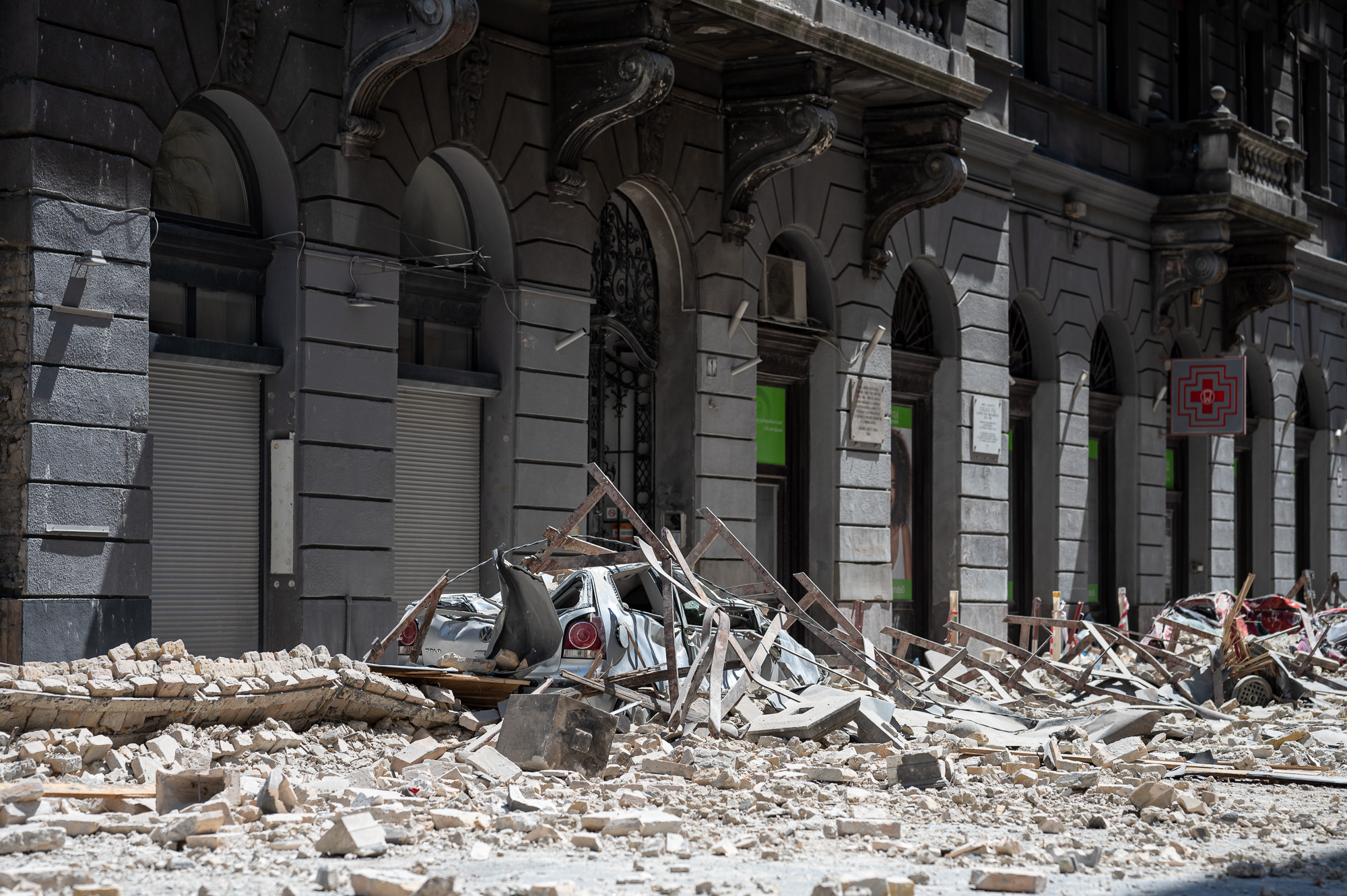 Leomlott tetőszerkezet az Ó utcában