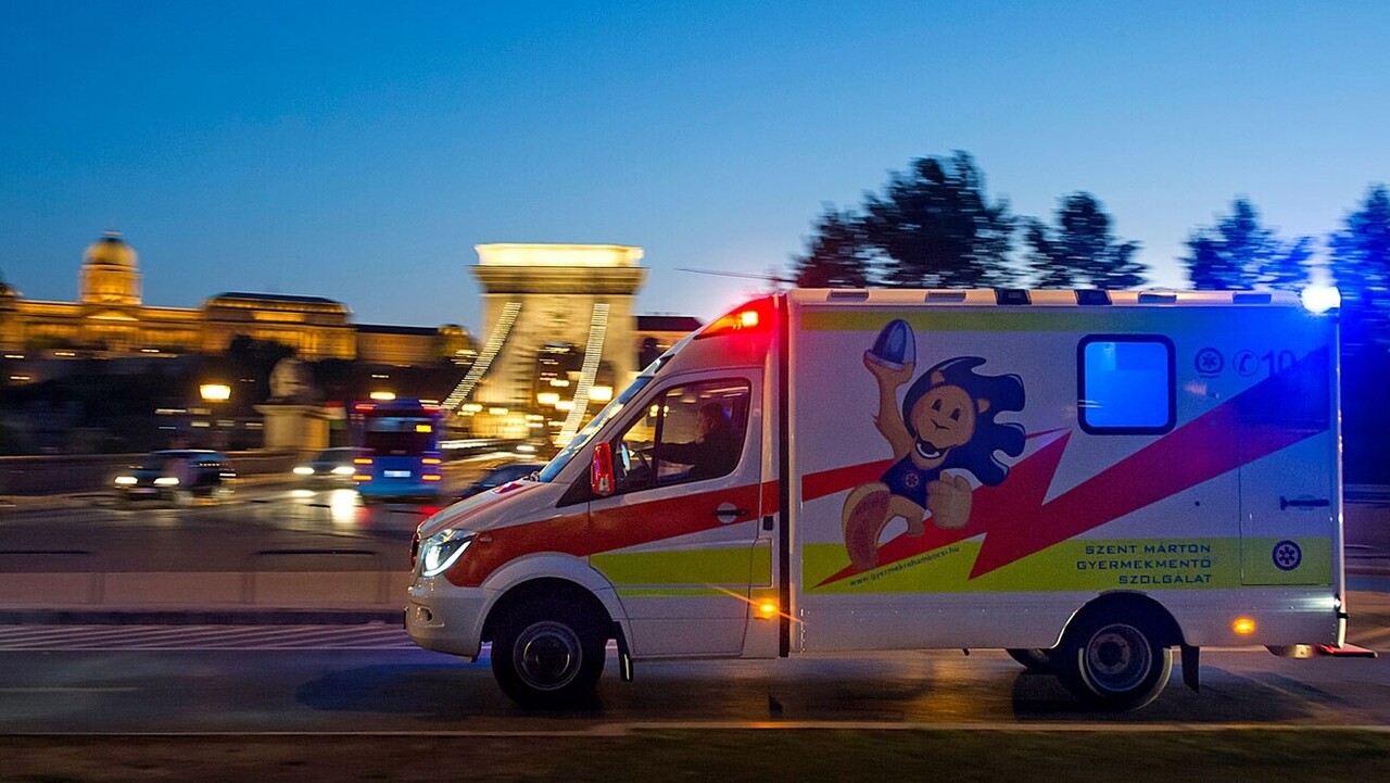 gyermek mentő rohamkocsi