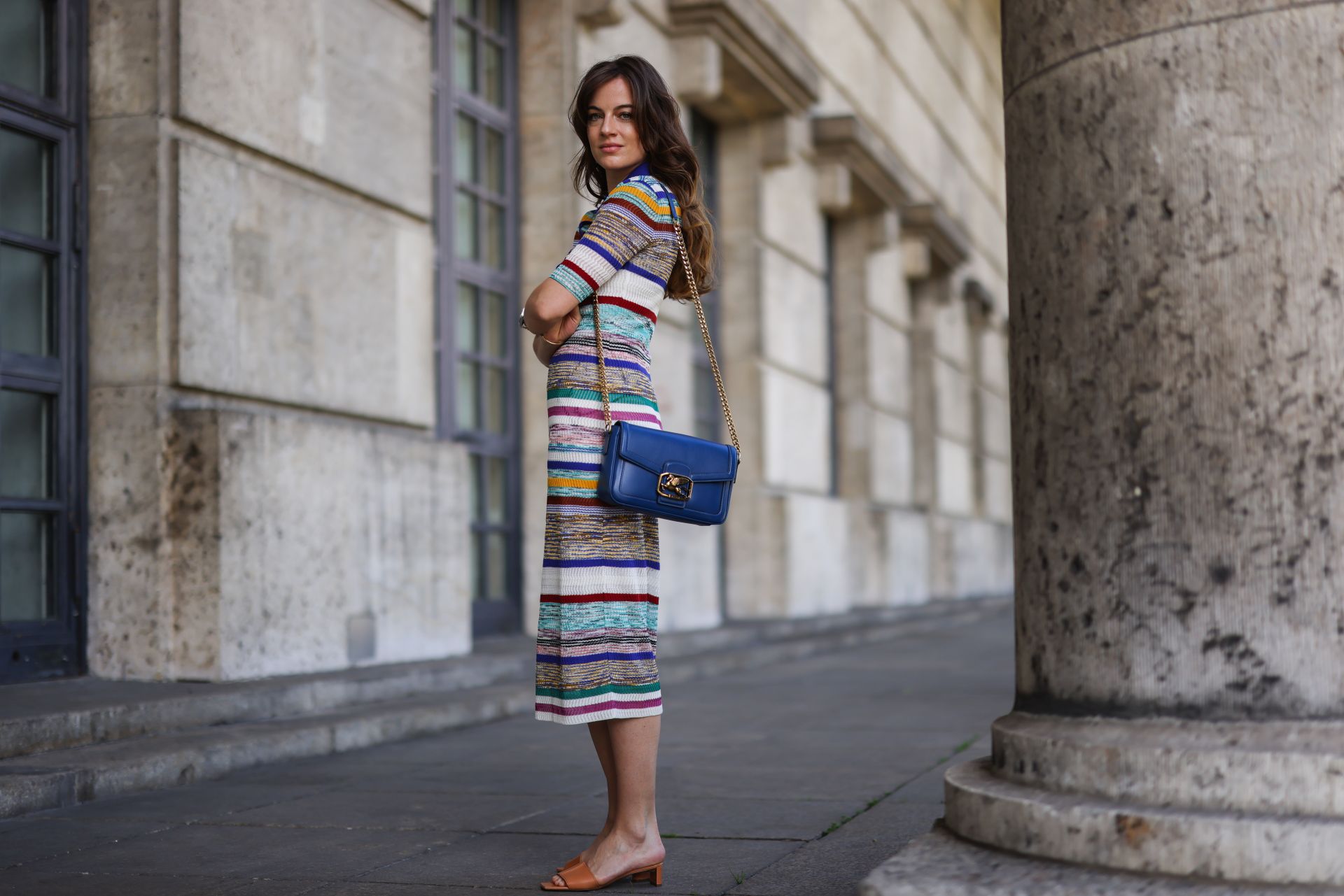 Csíkos kötött ruha (Fotó: Jeremy Moeller/Getty Images)