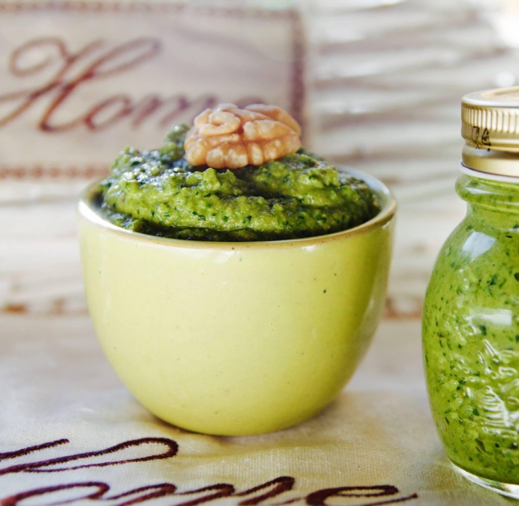 pesto pesztó zöldpesztó bazsalikom fokhagyma fenyőmag