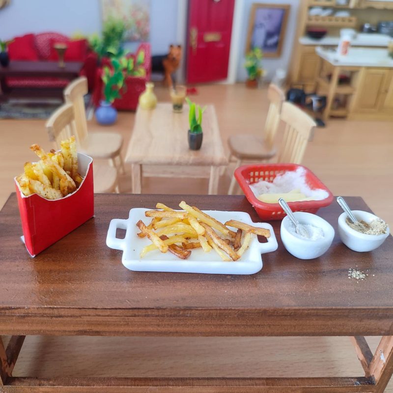 Miniatűr konyhák és valódi ételek