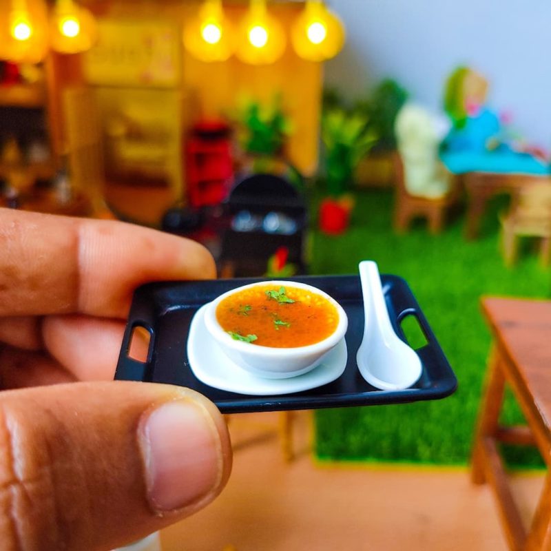 Miniatűr konyhák és valódi ételek