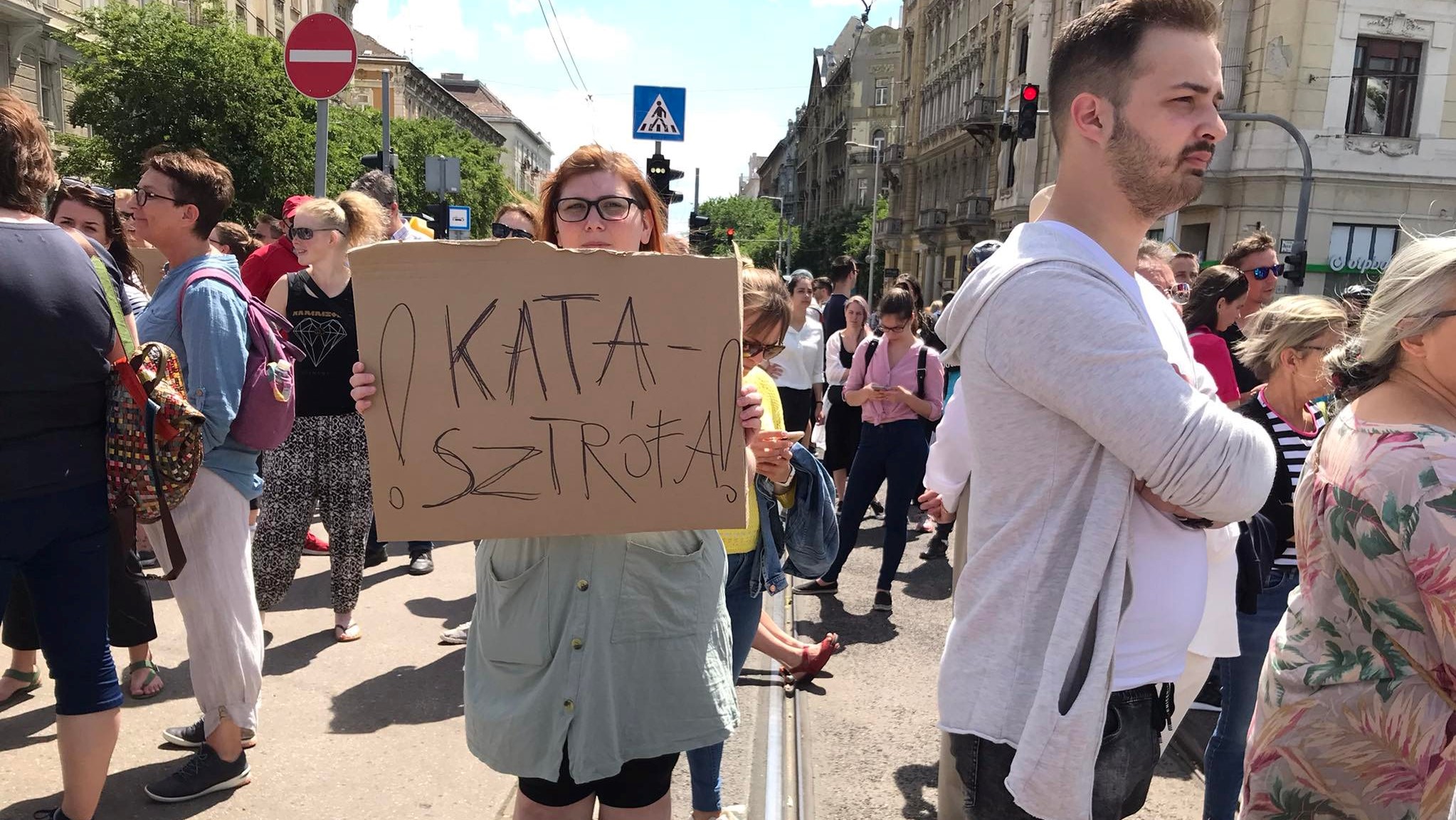Tüntetés a kata szigorítása ellen