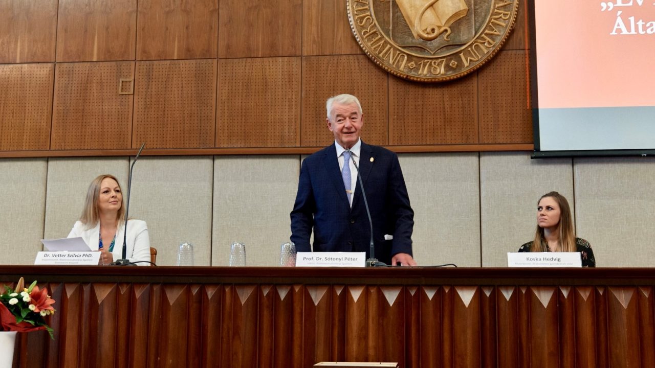 Az Év Állatbarát Óvodája és az Év Állatbarát Általános Iskolája díjátadója az Állatorvostudományi Egyetemen.