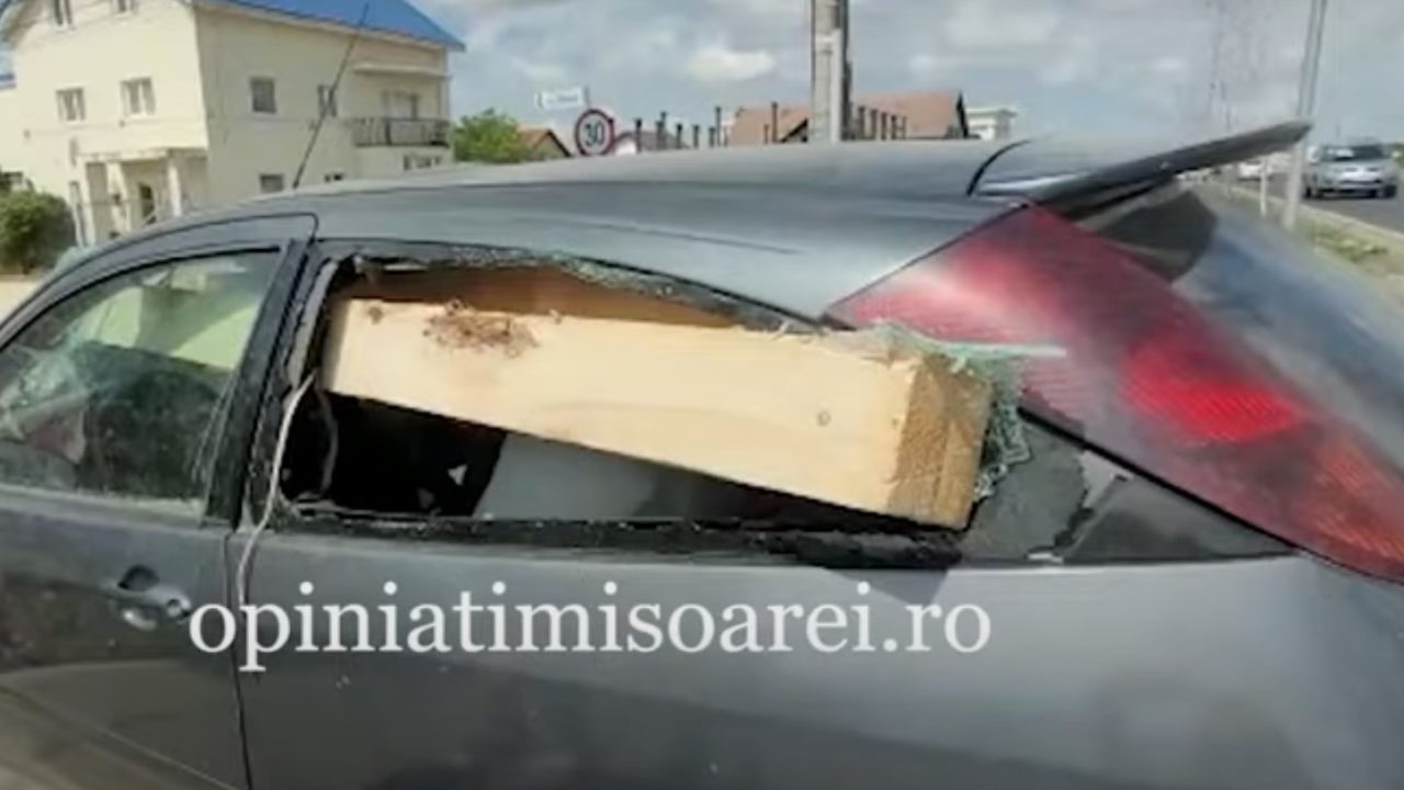 autó, amin átment egy gerenda