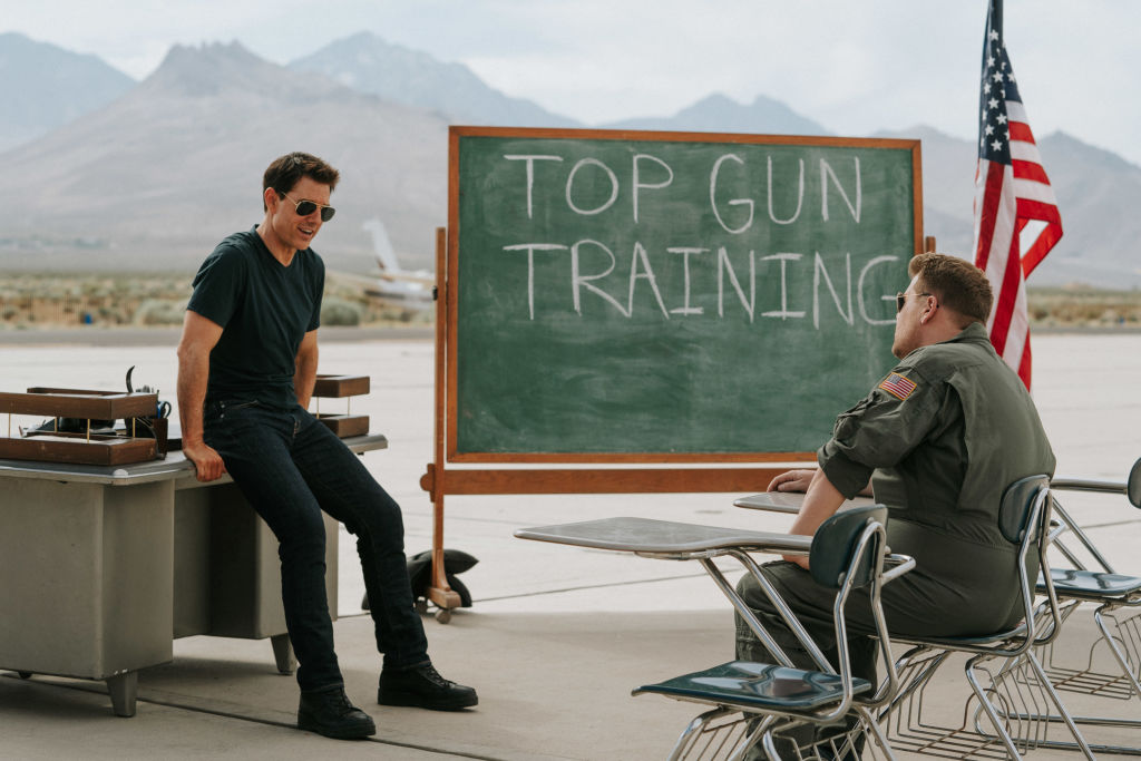 Tom Cruise és James Corden showman