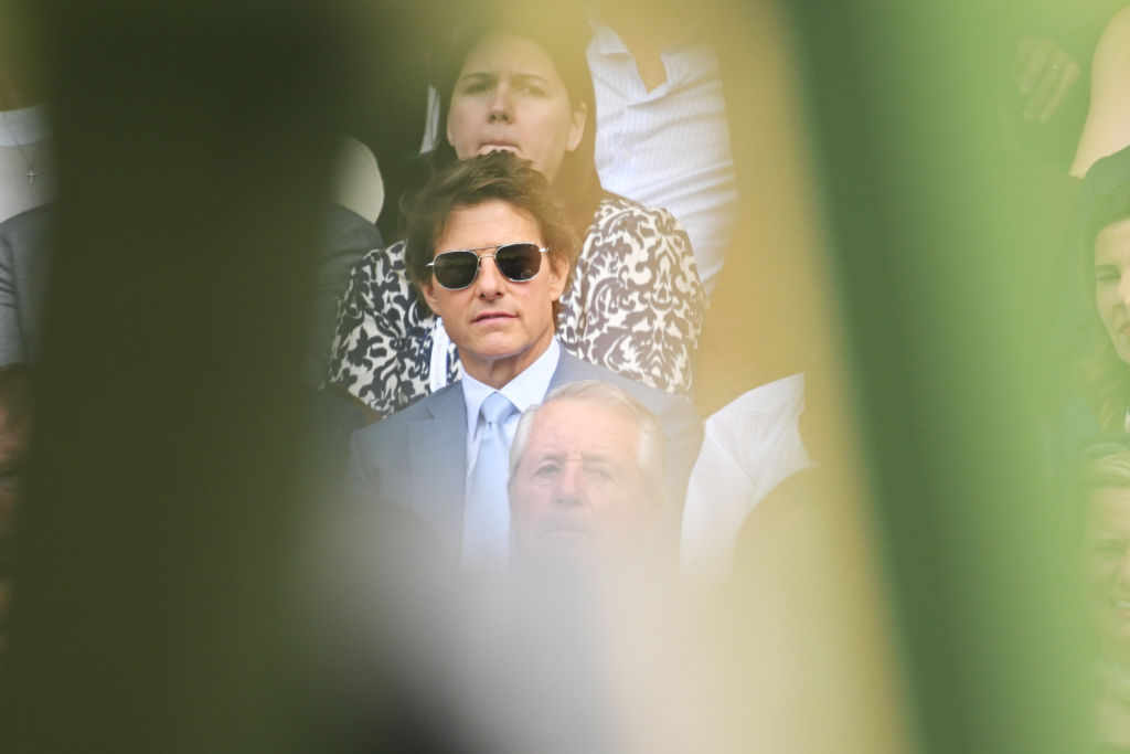 Tom Cruise Wimbledonban a közönség soraiban