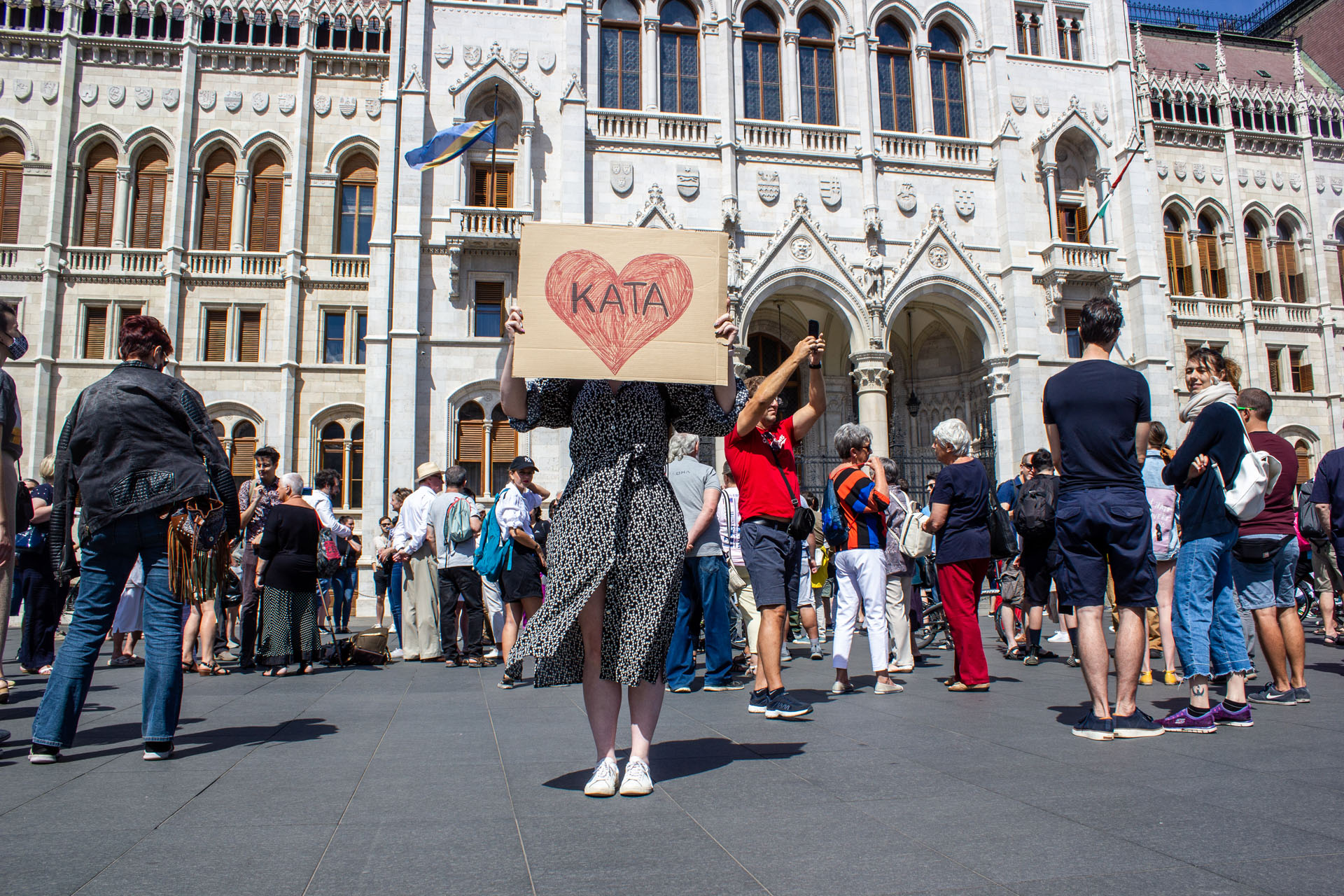 kata tüntetés demonstráció adó szabályok