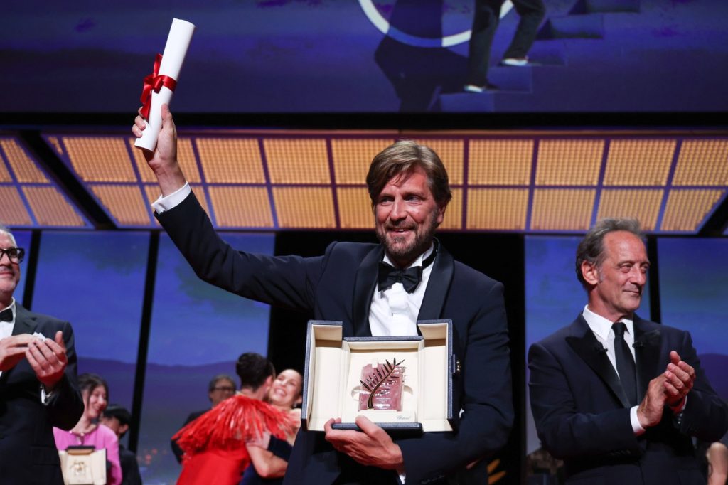 A szomorúság háromszöge kritika Karlovy Vary ruben östlund woody harrelson