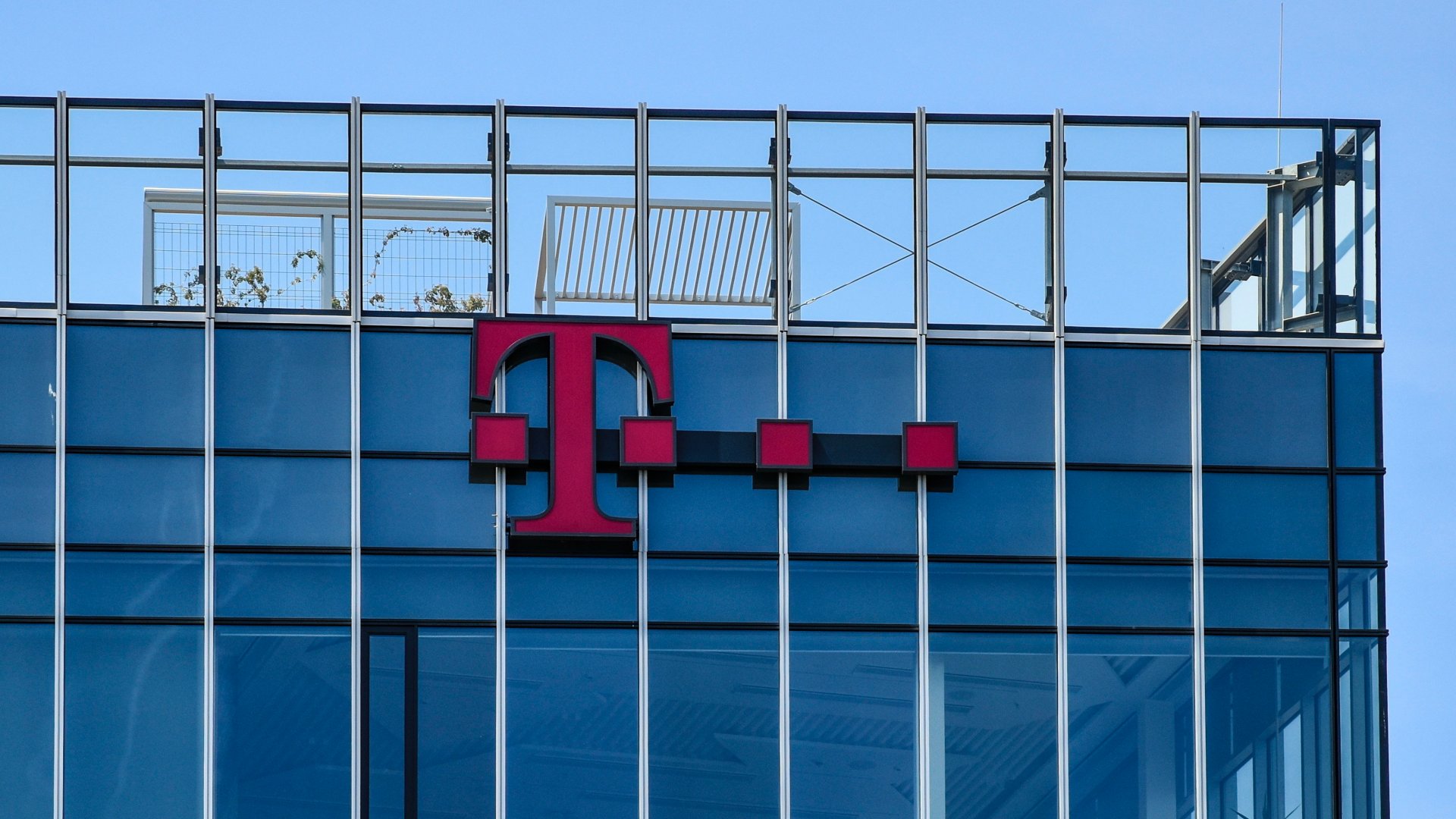 A 2018-ban átadott Magyar Telekom és T-Systems 58 ezer négyzetméter alapterületû székházának részlete a fõváros IX. kerületében, a Könyves Kálmán körút és Üllõi út találkozásánál