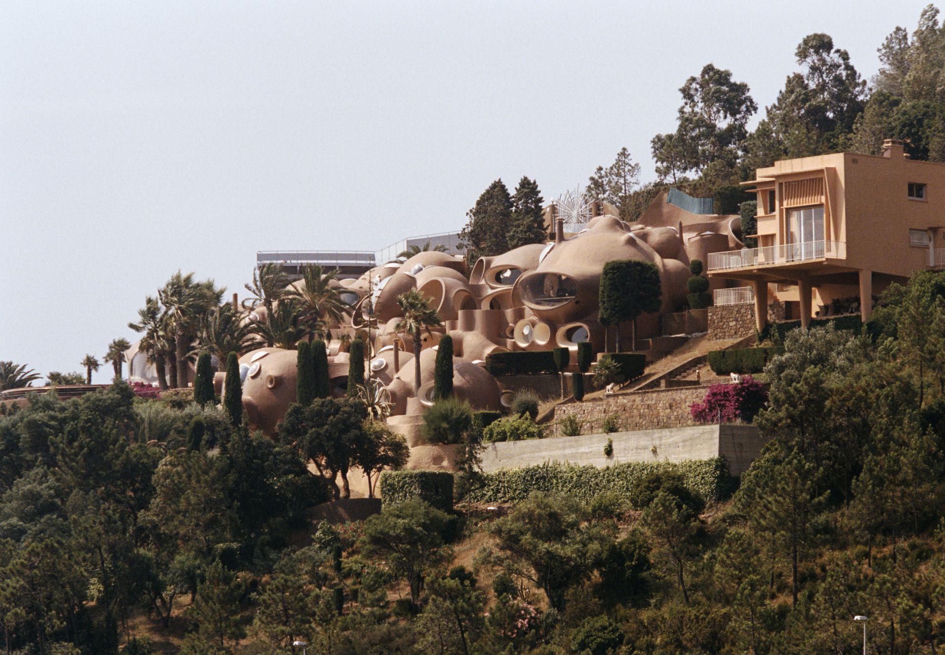 A Le Palais Bulles, vagy Buborékpalota, Pierre Cardin egykori othona. (Fotó: Eric Robert/Sygma/Sygma via Getty Images)