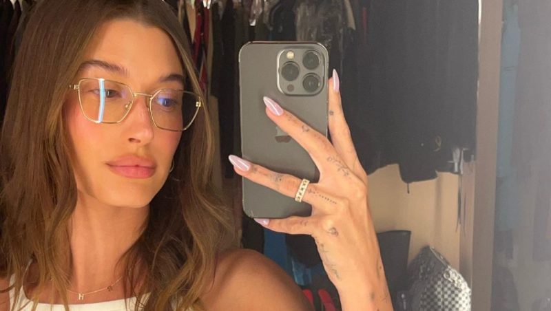 Hailey Bieber körmei