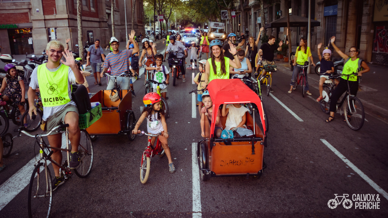 Elszaporodtak a bringabuszok Barcelonában, szeptemberben hozzánk is elérnek