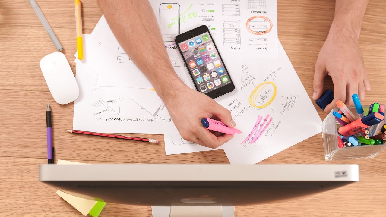 Jegyzetek és tervek