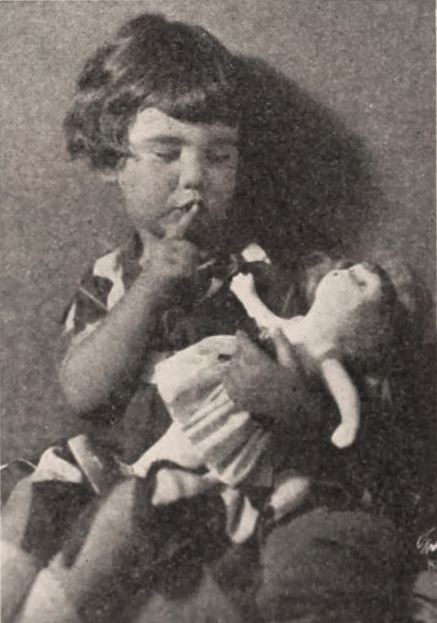 Baby Peggy a róla mintázott babával