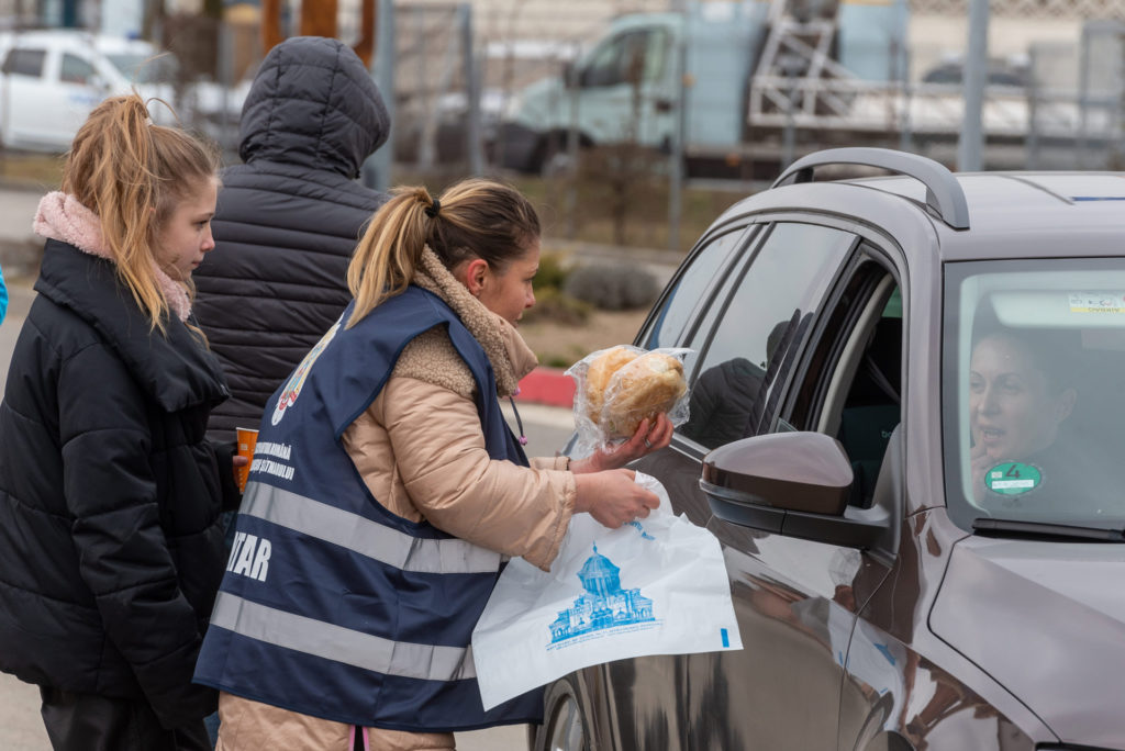 empátia önkéntesség jótékonyság háború