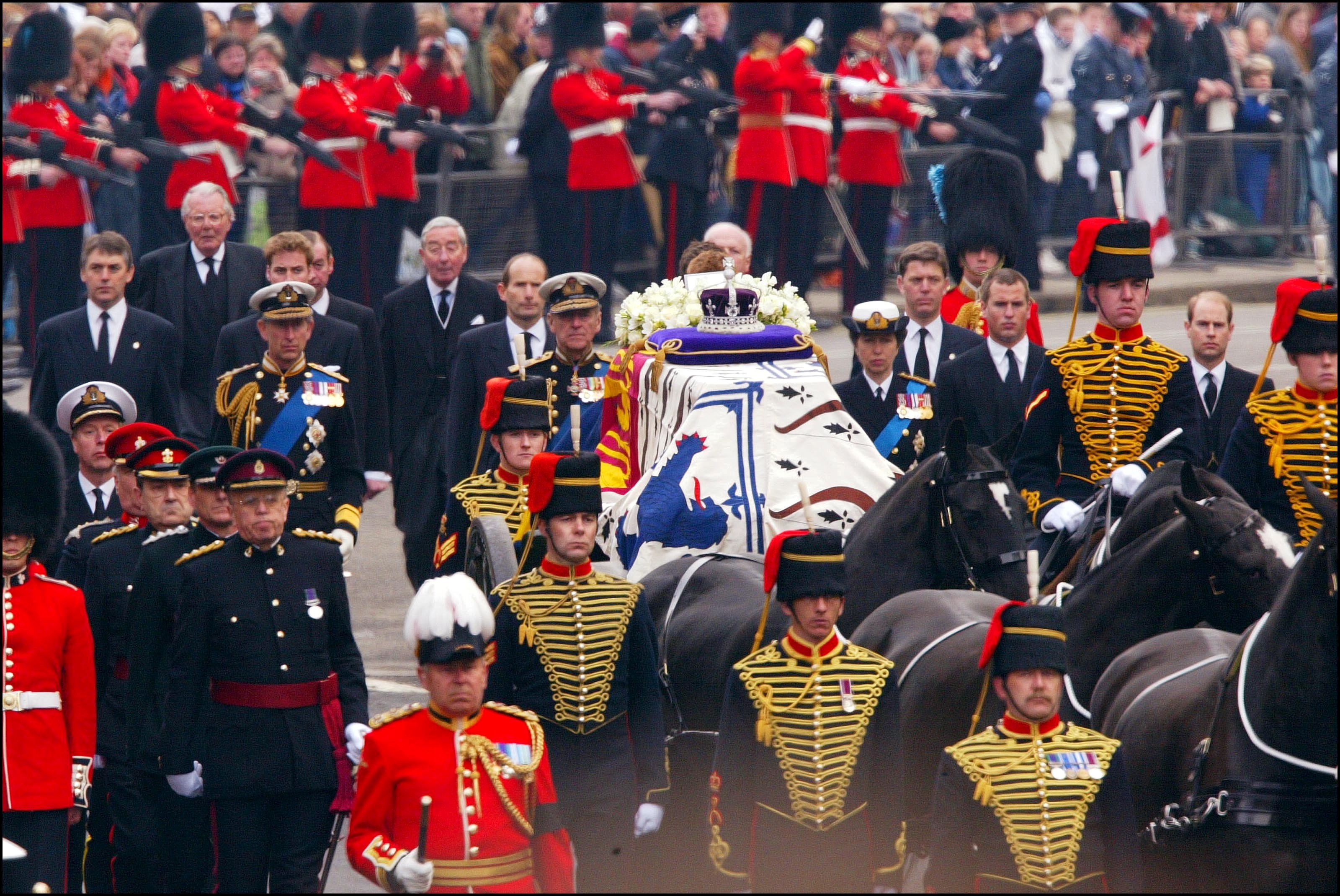 II. Erzsébet édesanyjának, Erzsébet anyakirálynénak a temetése 2002-ben