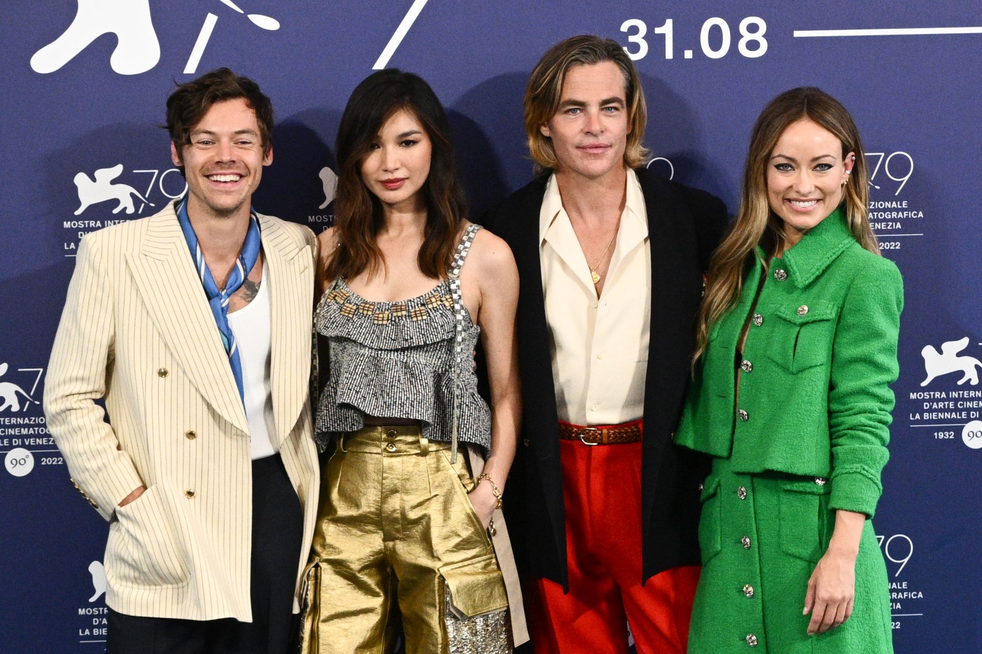 Harry Styles, Gemma Chan, Chris Pine és a film rendezője, Olivia Wilde a Nincs baj, drágám filmbemutatóján a 79. Velencei Filmfesztiválon
