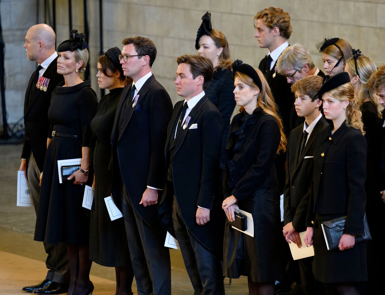 II. Erzsébet unokái és azok házastársai a királynő ravatalánál