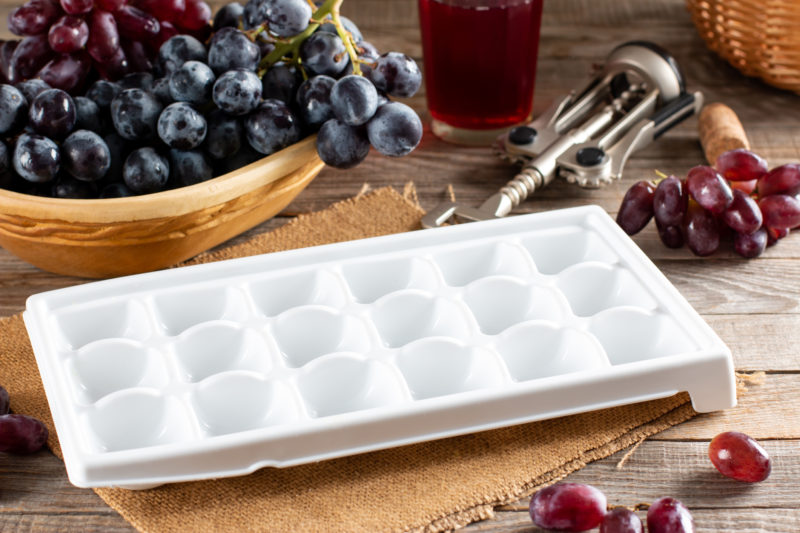 Jégkockatartó, szőlő, bor, dugóhúzó