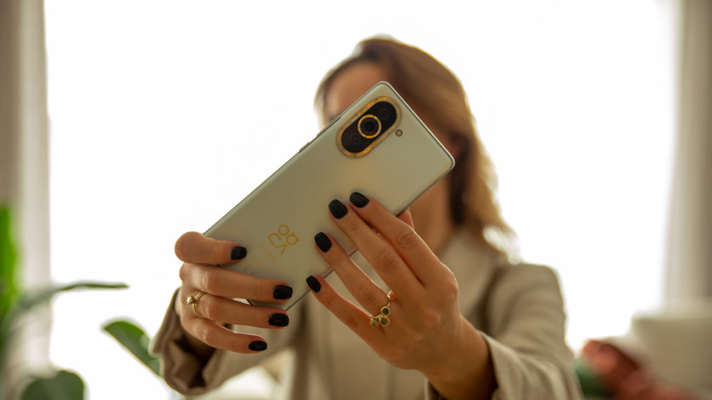 Prémium szelfik egy stílusos új készülékkel! - ilyen az új HUAWEI nova 10 mobiltelefon!