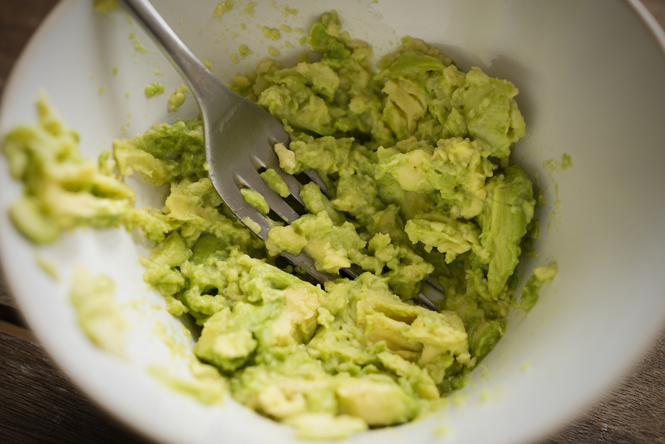 Villával összetört avokádó