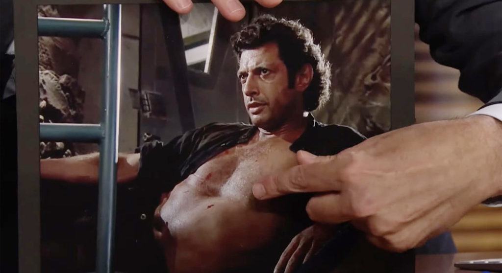 Jeff Goldblum ikonikus képét mutatja Jimmy Fallon The Tonight Show-jában (Fotó: Profimedia)