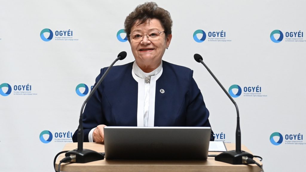 Müller Cecília országos tisztifőorvos beszédet mond
