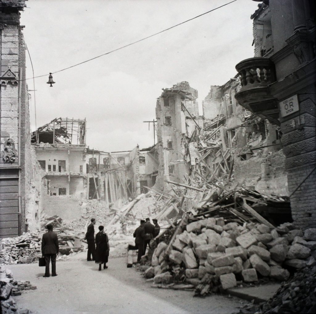 Lebombázott Budapest