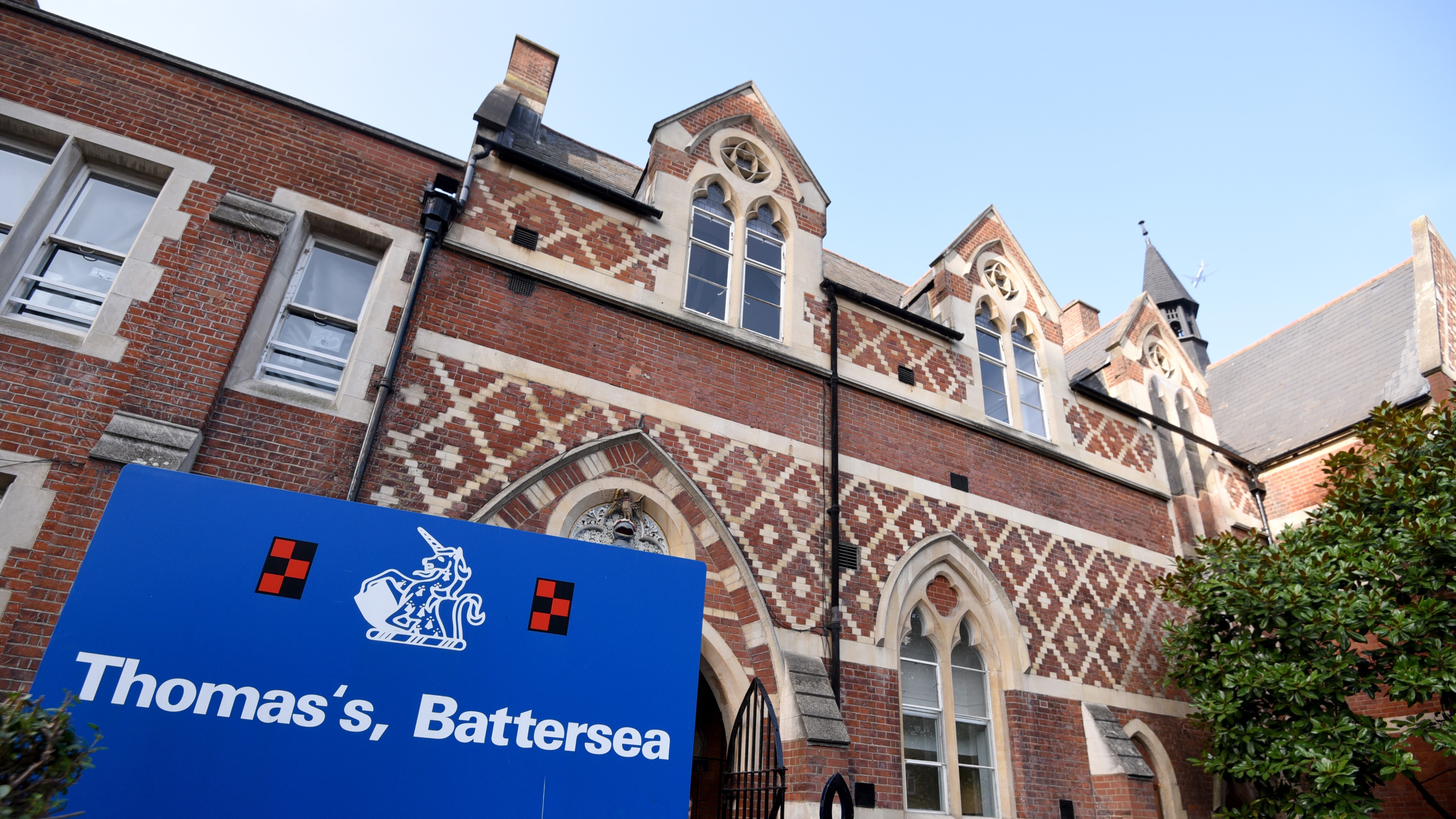 György herceg egykori iskolája Londonban