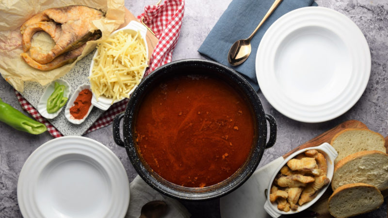 Laktatóan, gyufatésztával és fehérkenyérrel / Fotó: Central Archív