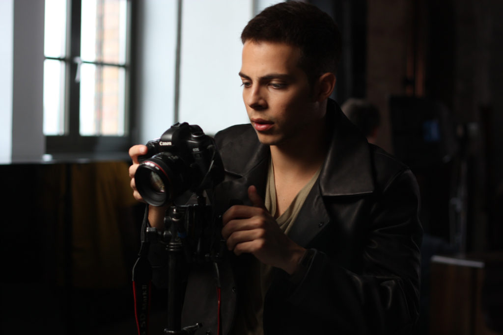 Krisztán a fényképezőgép mögött (Fotó: Archív)