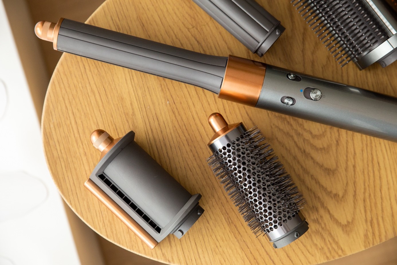 Profi frizura otthon - teszteltük a Dyson legújabb hajformázó készülékét