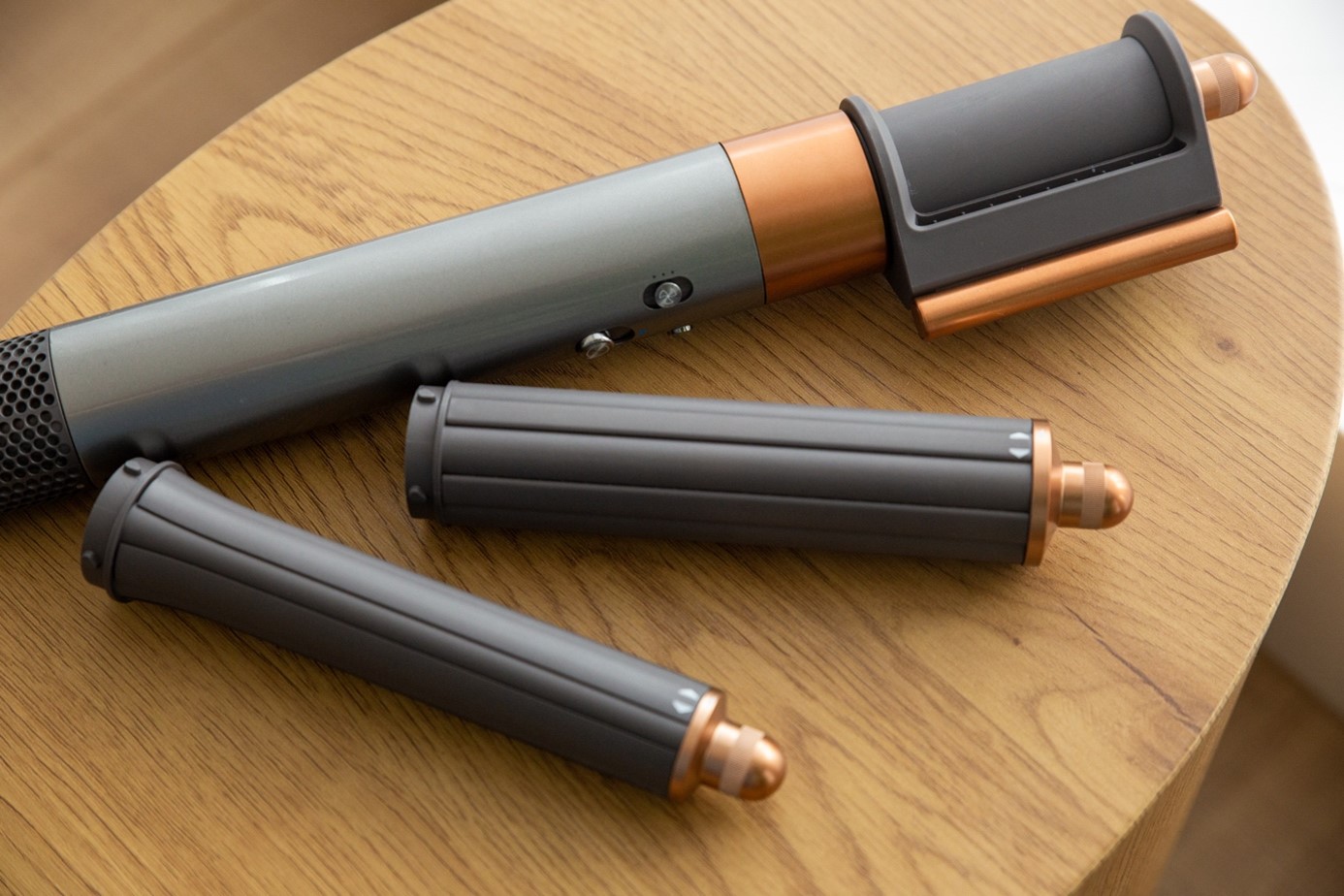 Profi frizura otthon - teszteltük a Dyson legújabb hajformázó készülékét