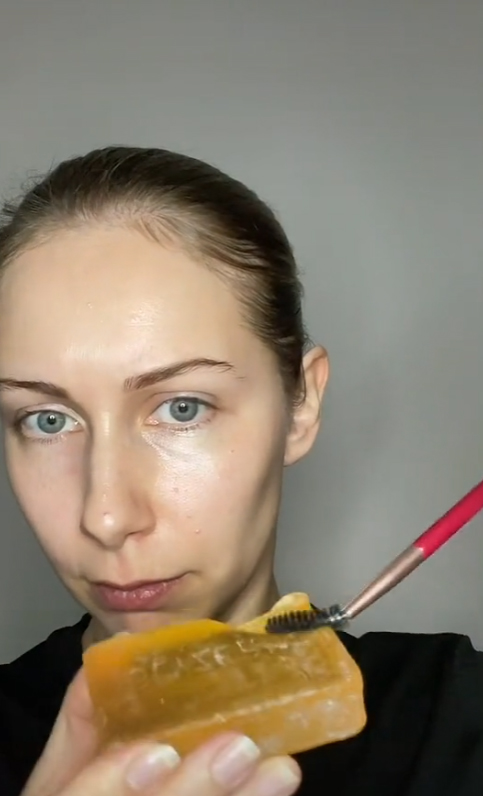 szemöldökszappan formázása első lépés