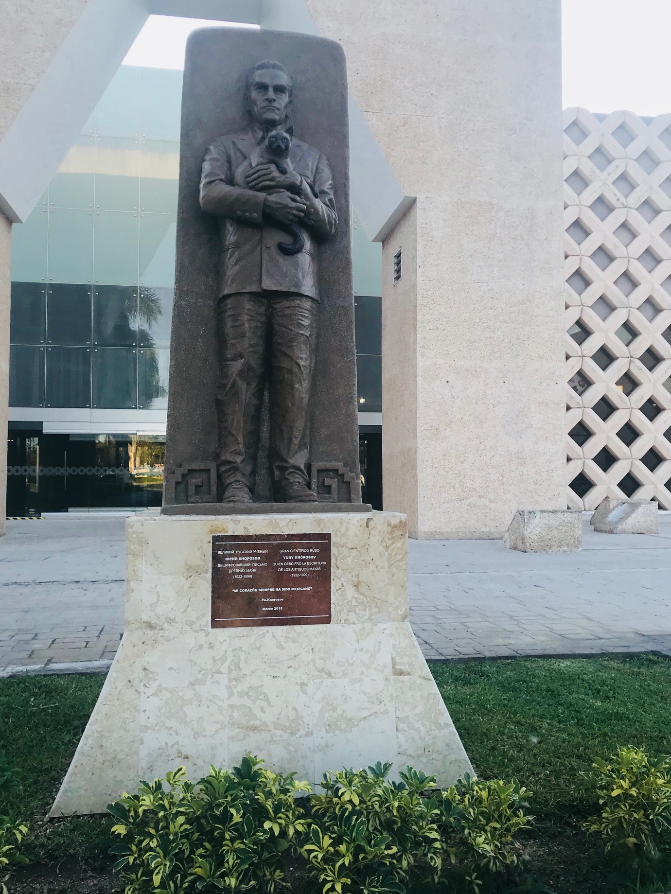 Jurij Knorozov Mexikóban, a Yucatán-félszigeten,a maja civilizáció egykori központjában (fotó: Wikipedia)