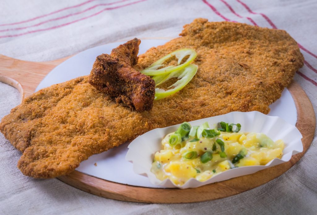 Buja Disznó-k rántott hús rántott malacfüllel