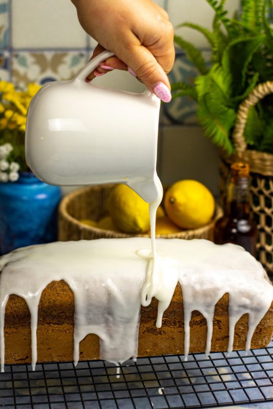 Citromos-mákos édeskenyér cukormázzal