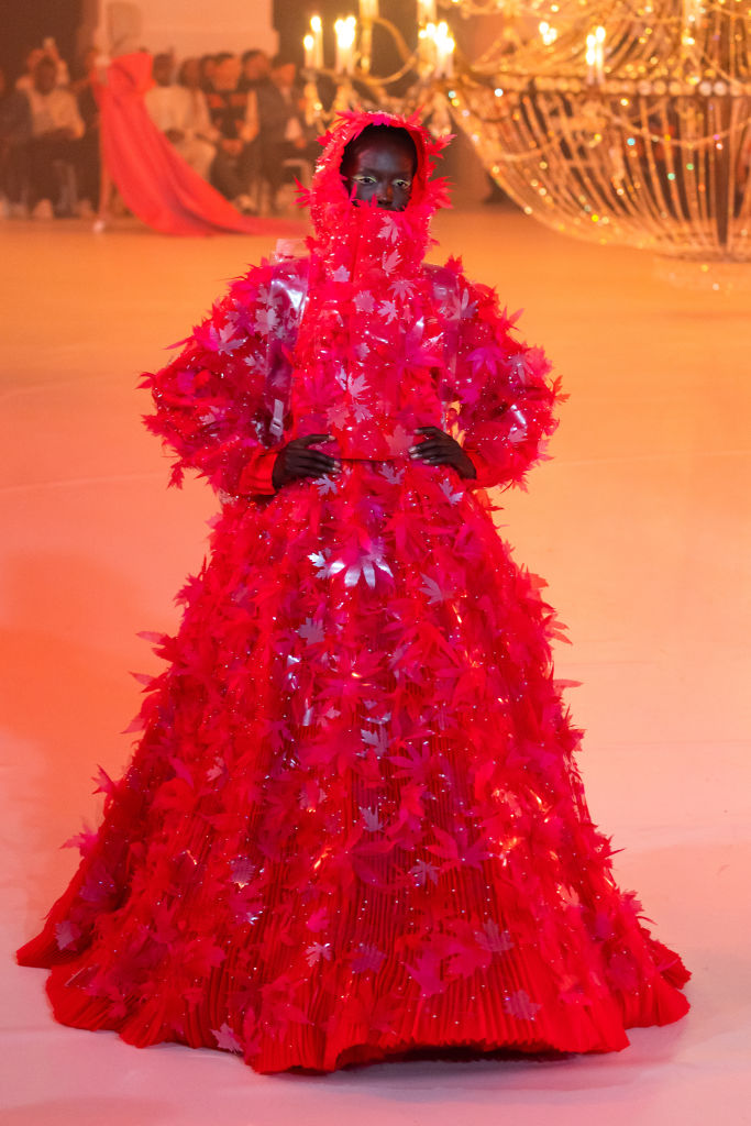 A Viva Magenta árnyalat a kifutón