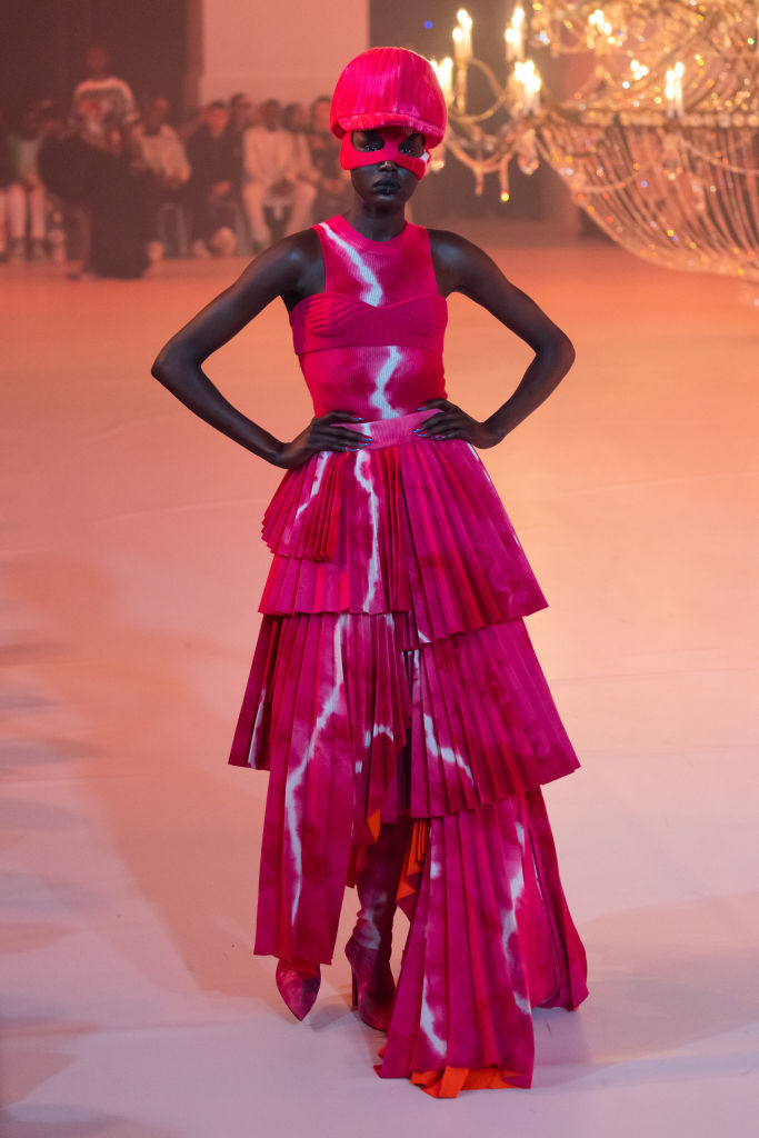 A Viva Magenta árnyalat a kifutón