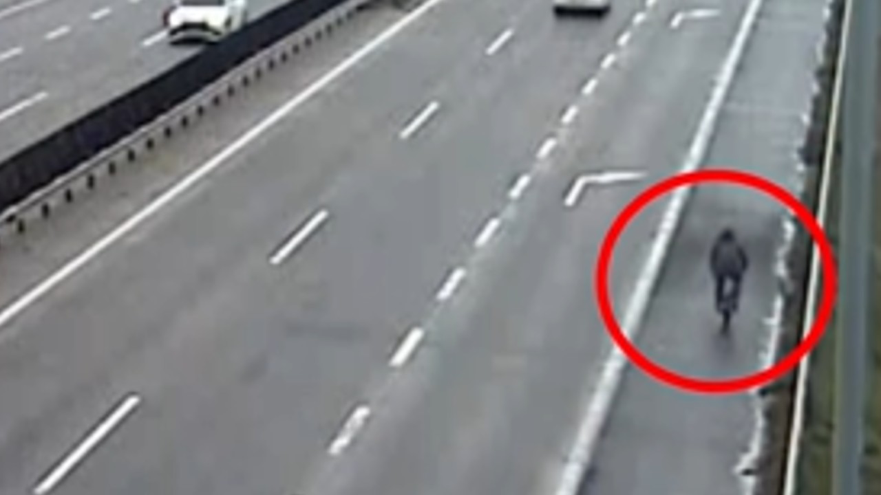 biciklis az autópályán