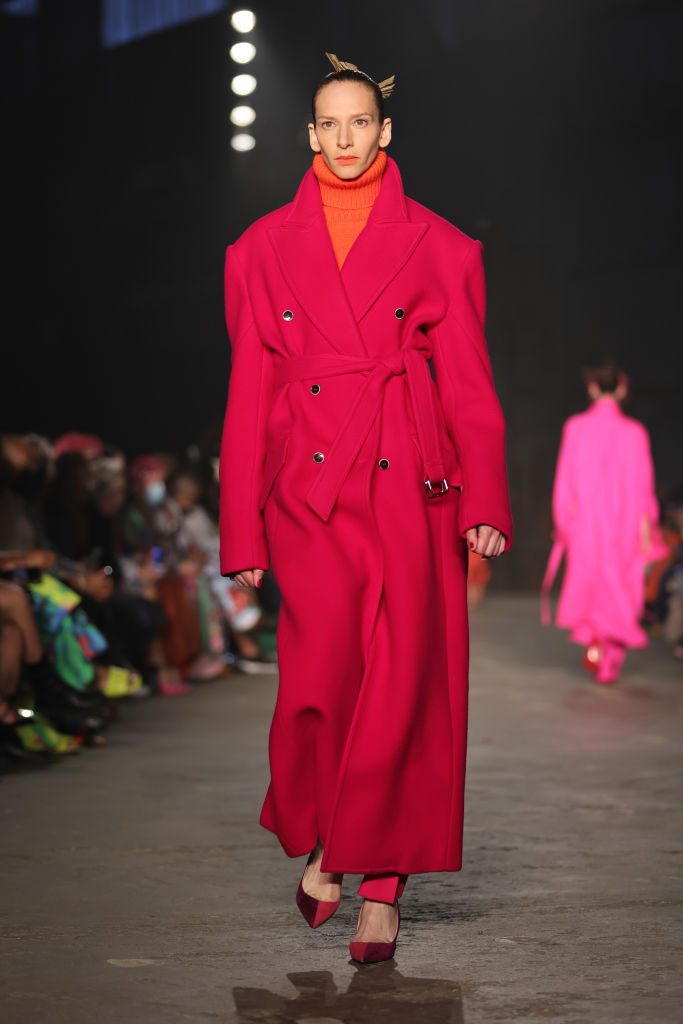 A Viva Magenta árnyalat a kifutón