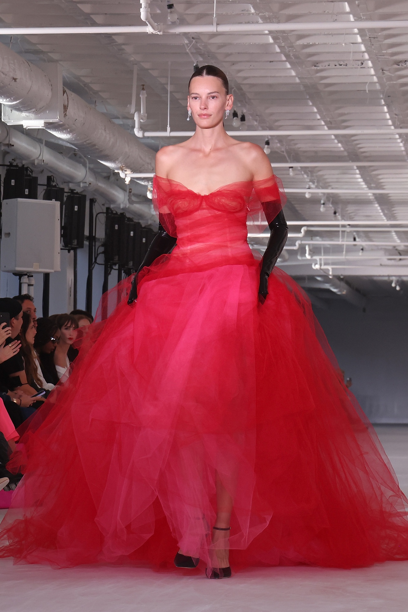 A Viva Magenta árnyalat a kifutón