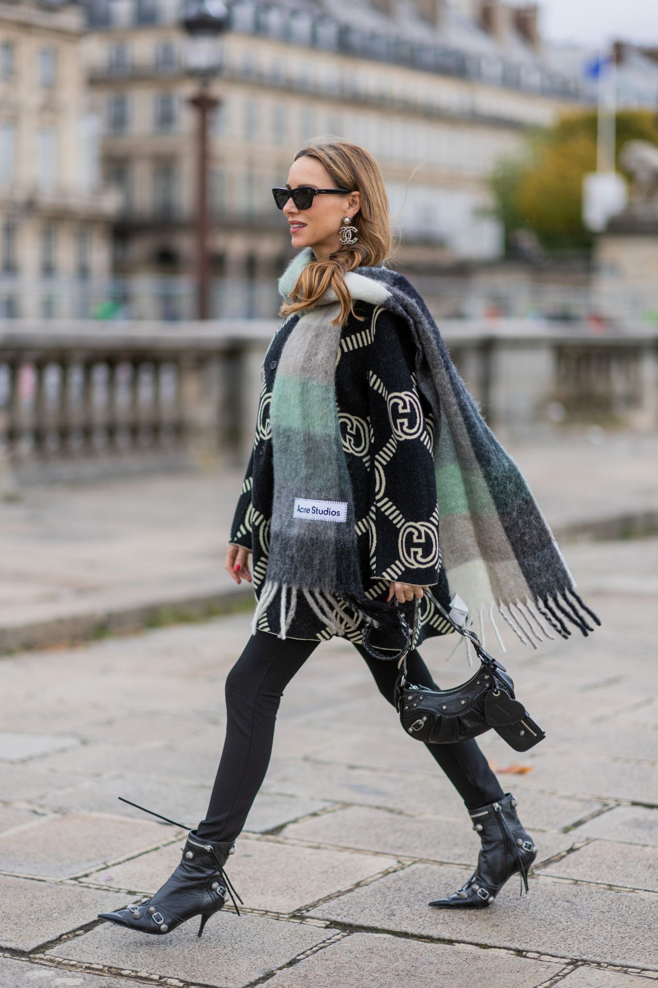 Street style szett óriás sállal